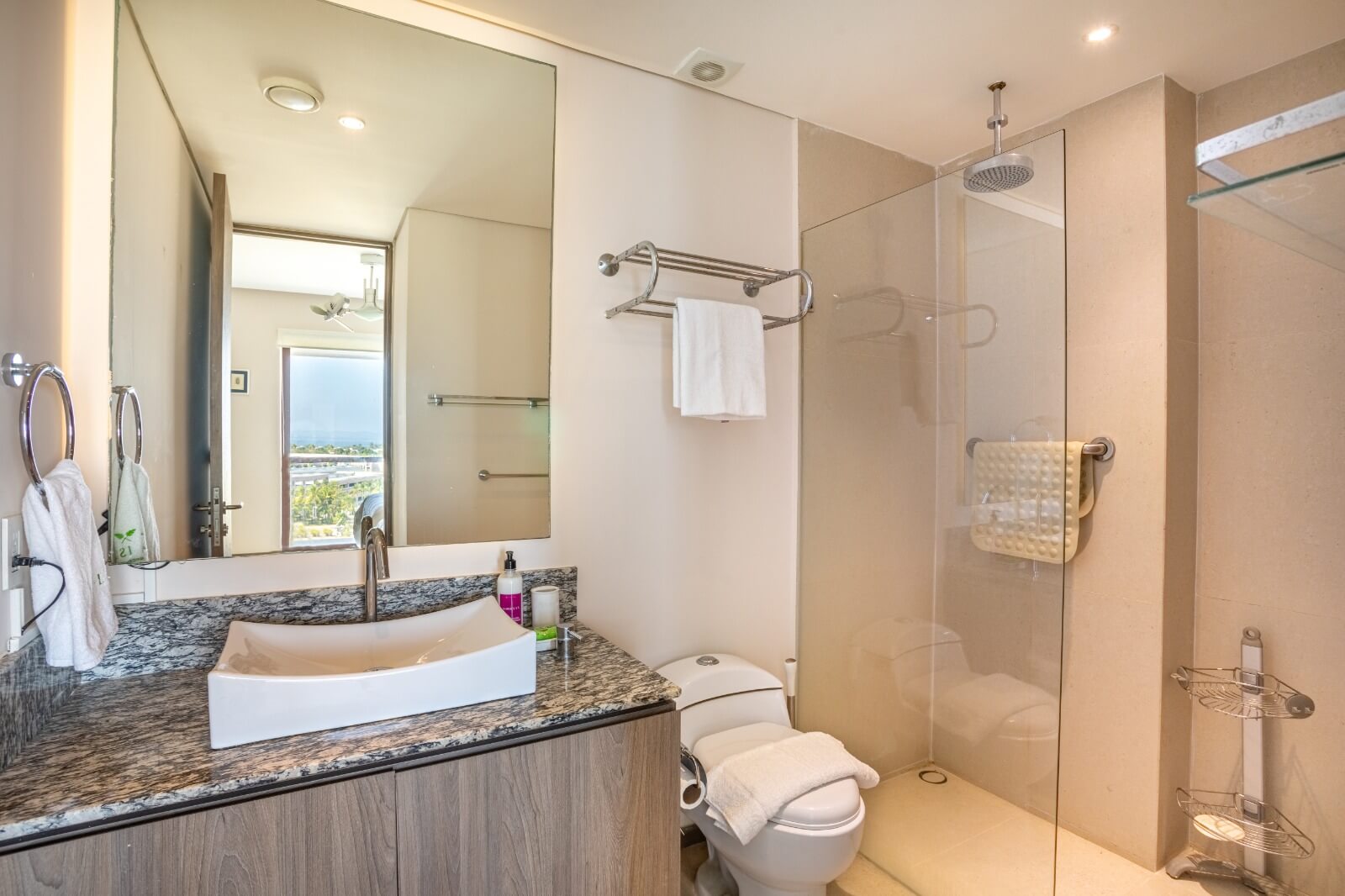 La Isla | Four-Bedroom Duplex for Sale with Beach Access