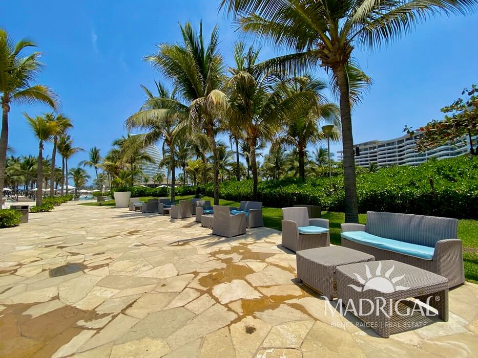 La Isla | Four-Bedroom Duplex for Sale with Beach Access