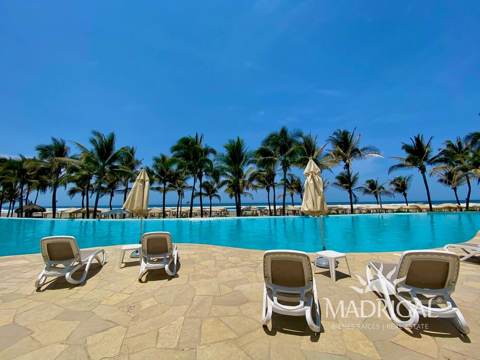 La Isla | Four-Bedroom Duplex for Sale with Beach Access