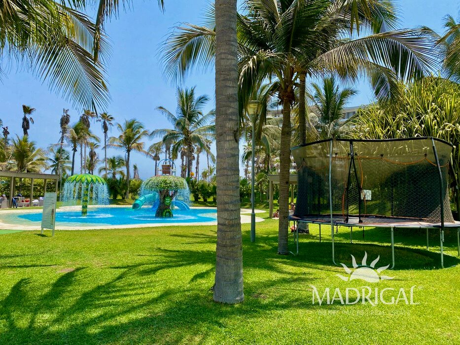 La Isla | Four-Bedroom Duplex for Sale with Beach Access