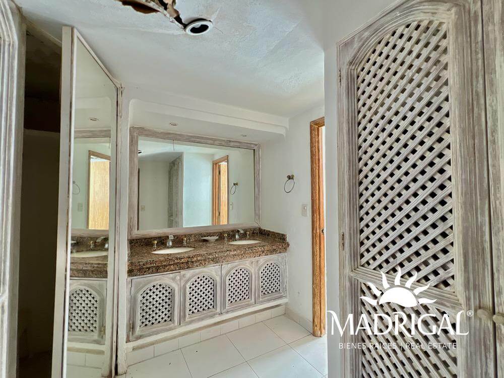 Brisamar - Pent House para su Reconstrucción Frente Al Mar con Muelle