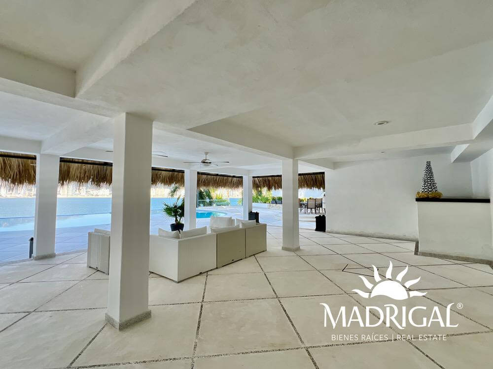 Brisamar - Pent House para su Reconstrucción Frente Al Mar con Muelle