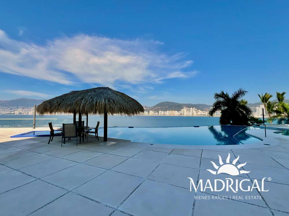 Brisamar - Pent House para su Reconstrucción Frente Al Mar con Muelle