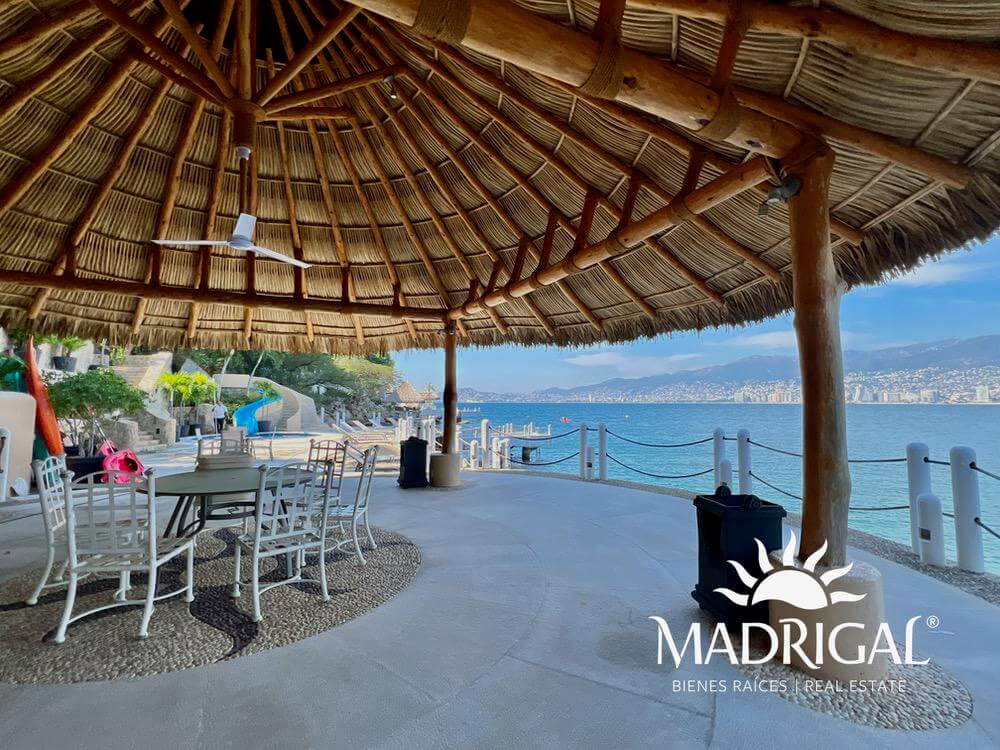 Brisamar - Pent House para su Reconstrucción Frente Al Mar con Muelle