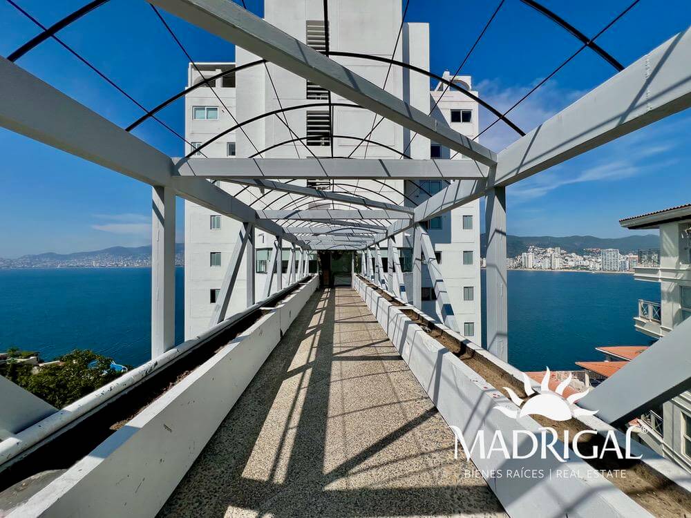 Brisamar - Pent House para su Reconstrucción Frente Al Mar con Muelle