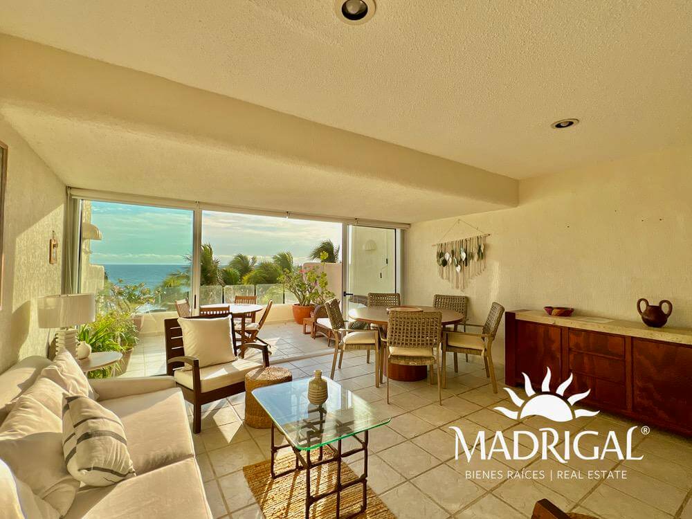 Albatros, departamento en venta de tres recamaras frente a playa