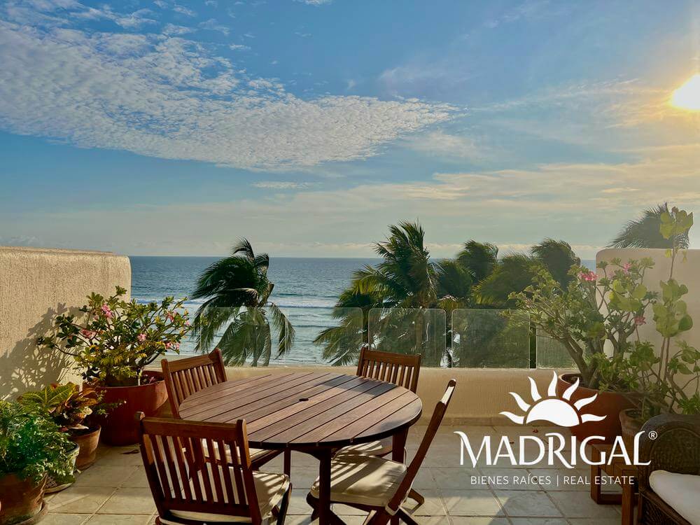 Albatros, departamento en venta de tres recamaras frente a playa
