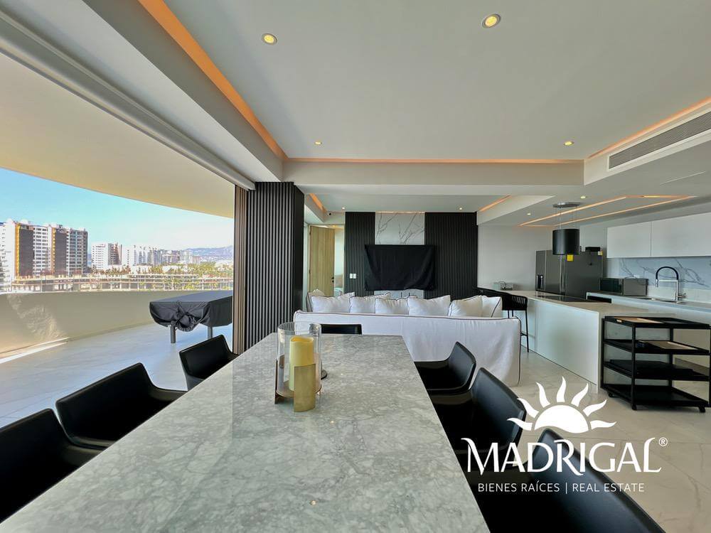 La Isla | Departamento en venta en la torre Capri de cuatro recamaras