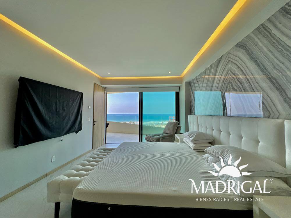 La Isla | Departamento en venta en la torre Capri de cuatro recamaras