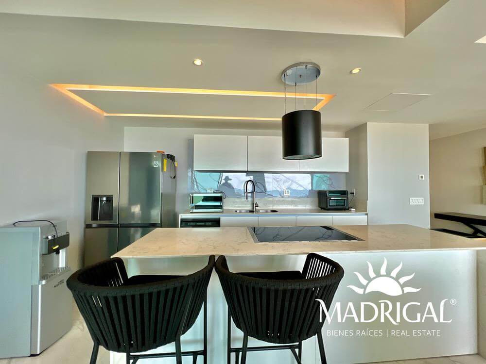 La Isla | Departamento en venta en la torre Capri de cuatro recamaras