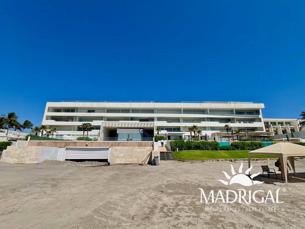Ikaroa | Three-bedroom beachfront apartment for sale
