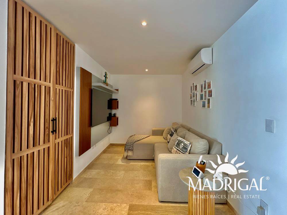 Ikaroa | Three-bedroom beachfront apartment for sale