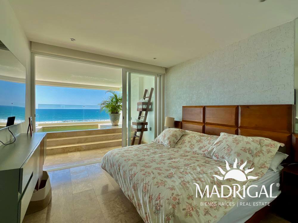 Ikaroa | Three-bedroom beachfront apartment for sale