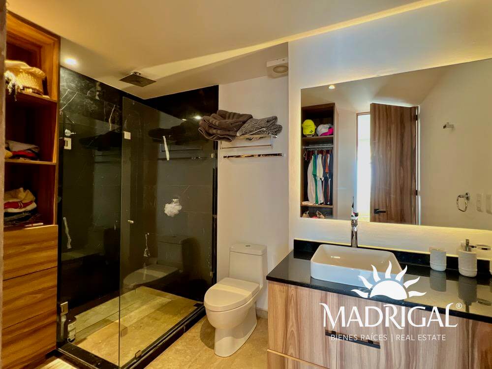 Ikaroa | Three-bedroom beachfront apartment for sale