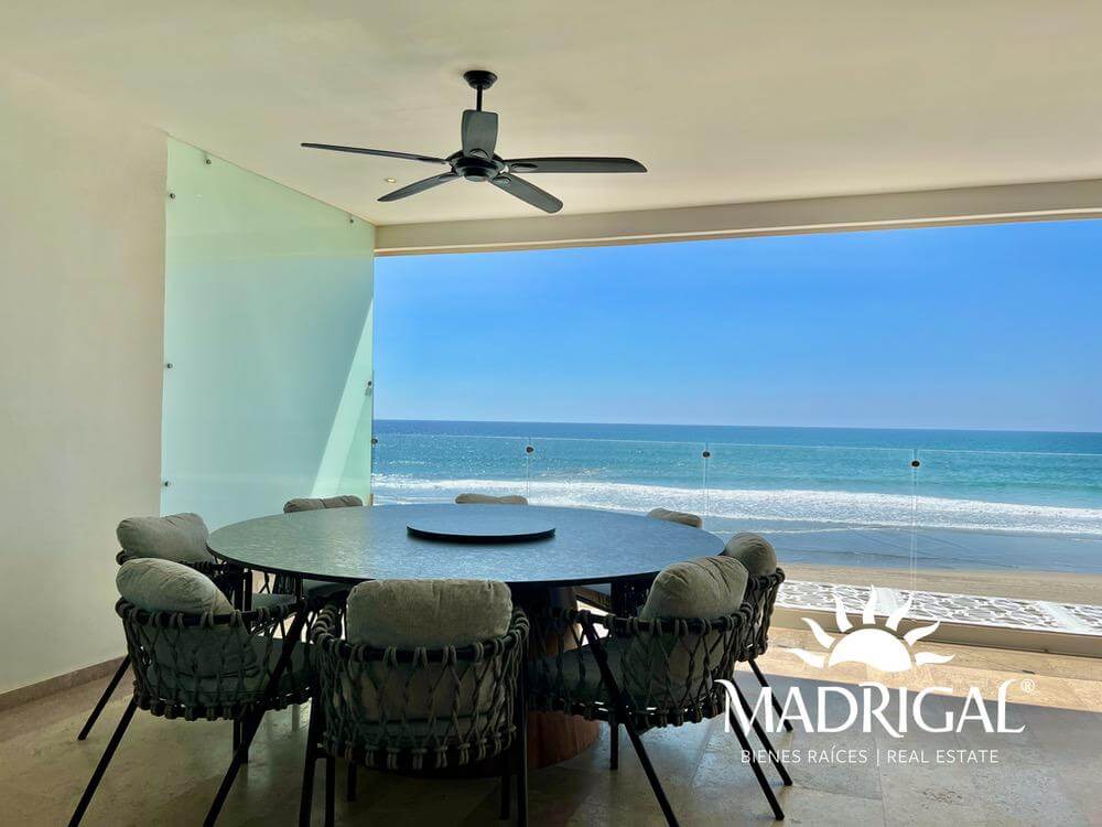 Ikaroa | Three-bedroom beachfront apartment for sale