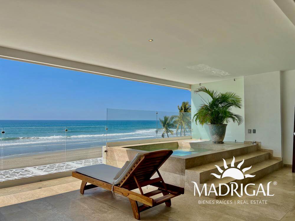 Ikaroa | Three-bedroom beachfront apartment for sale