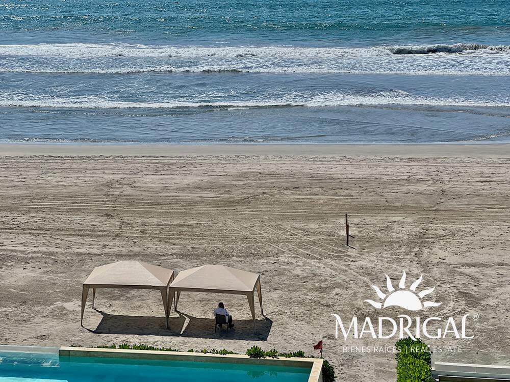 Ikaroa | Three-bedroom beachfront apartment for sale