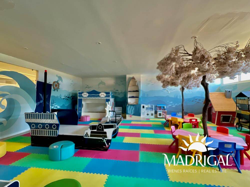 Ikaroa | Three-bedroom beachfront apartment for sale