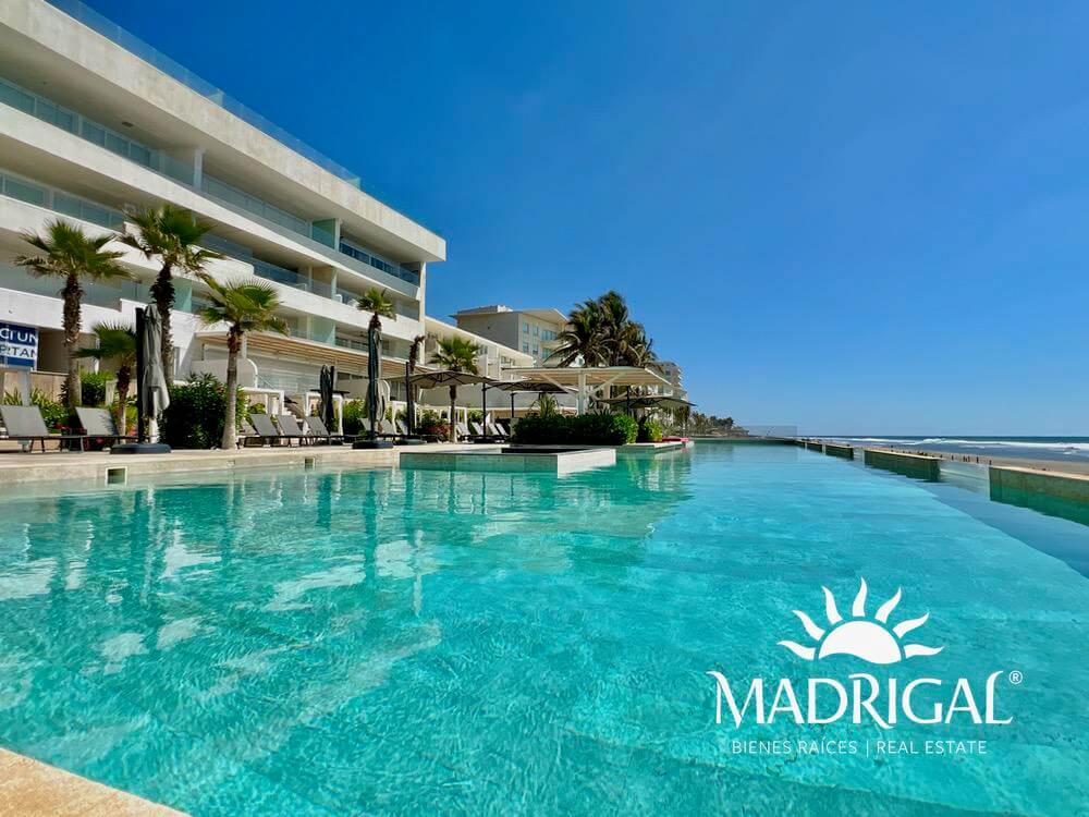 Ikaroa | Three-bedroom beachfront apartment for sale