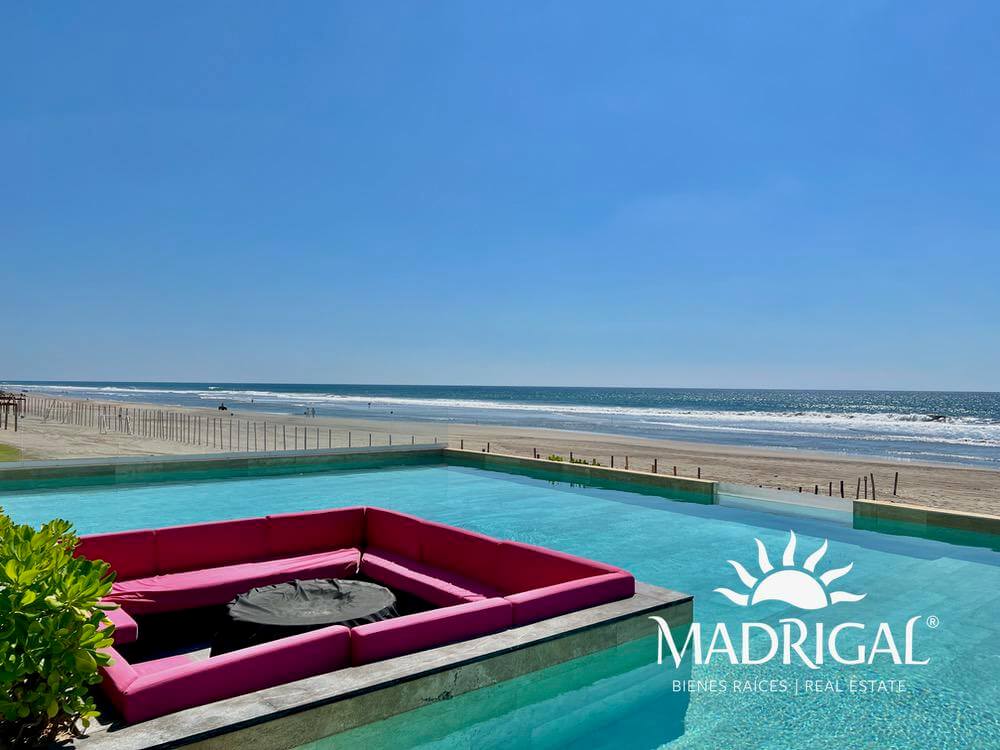 Ikaroa | Three-bedroom beachfront apartment for sale