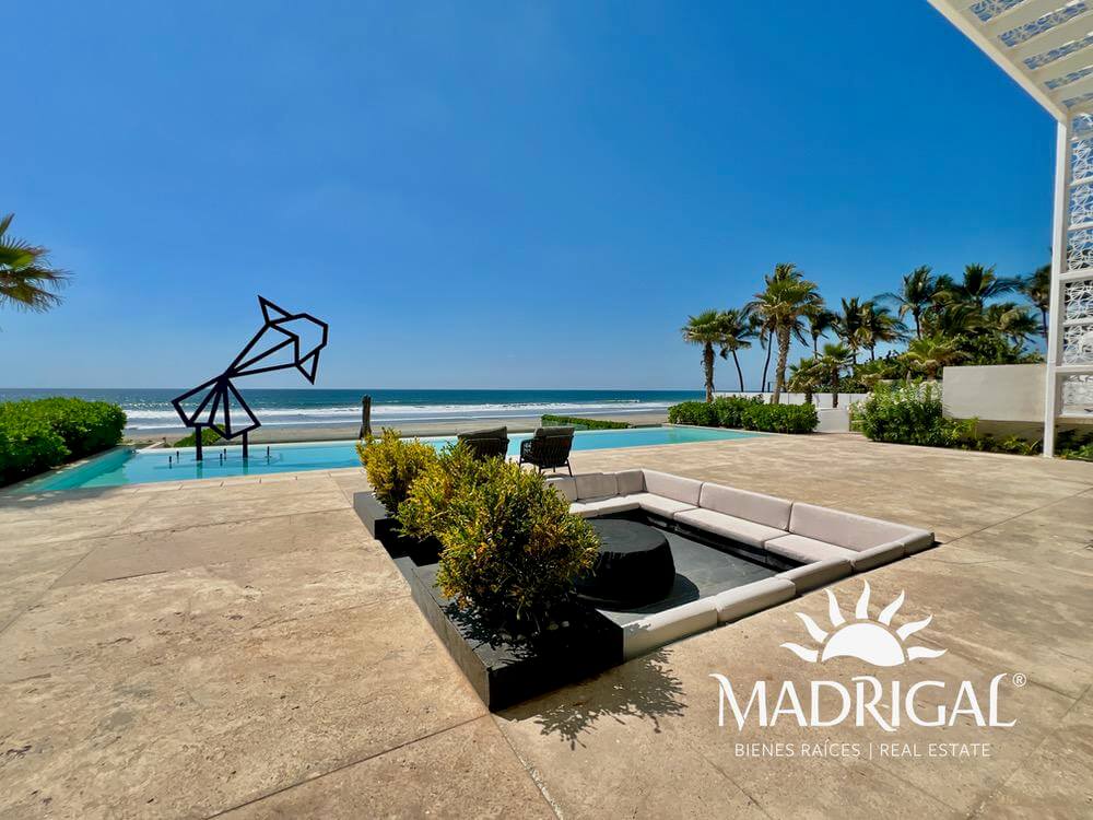 Ikaroa | Three-bedroom beachfront apartment for sale