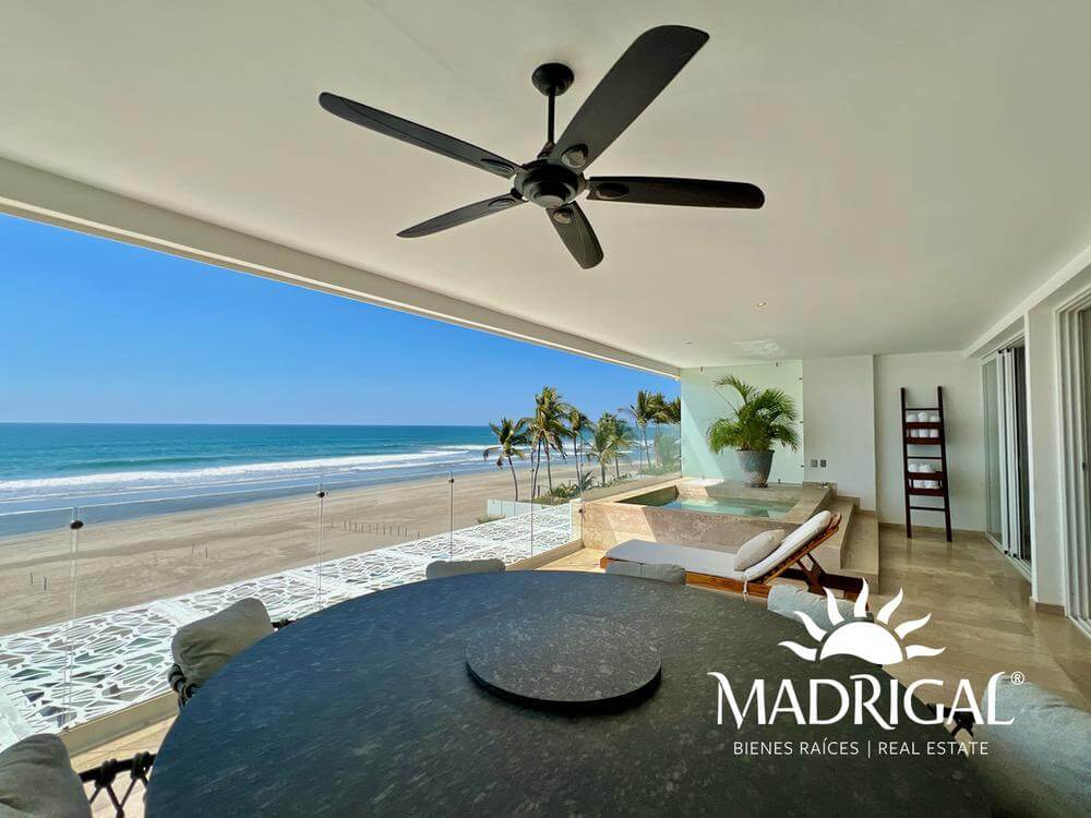 Ikaroa | Three-bedroom beachfront apartment for sale