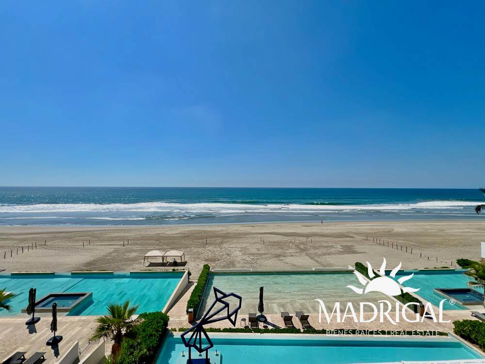 Ikaroa | Three-bedroom beachfront apartment for sale