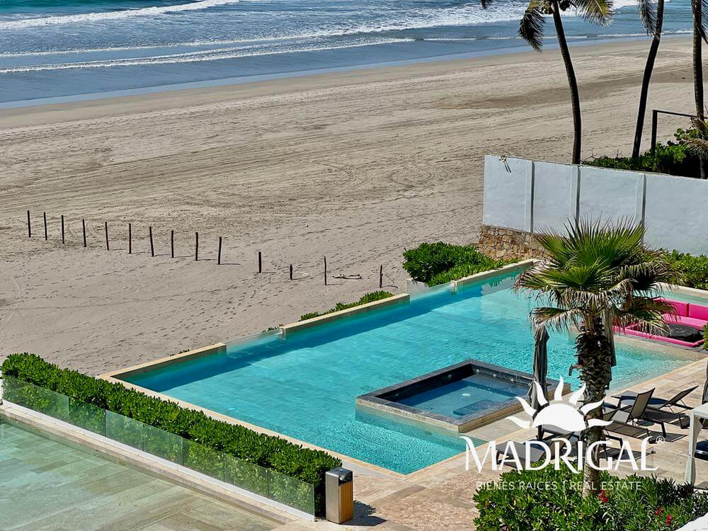Ikaroa | Three-bedroom beachfront apartment for sale