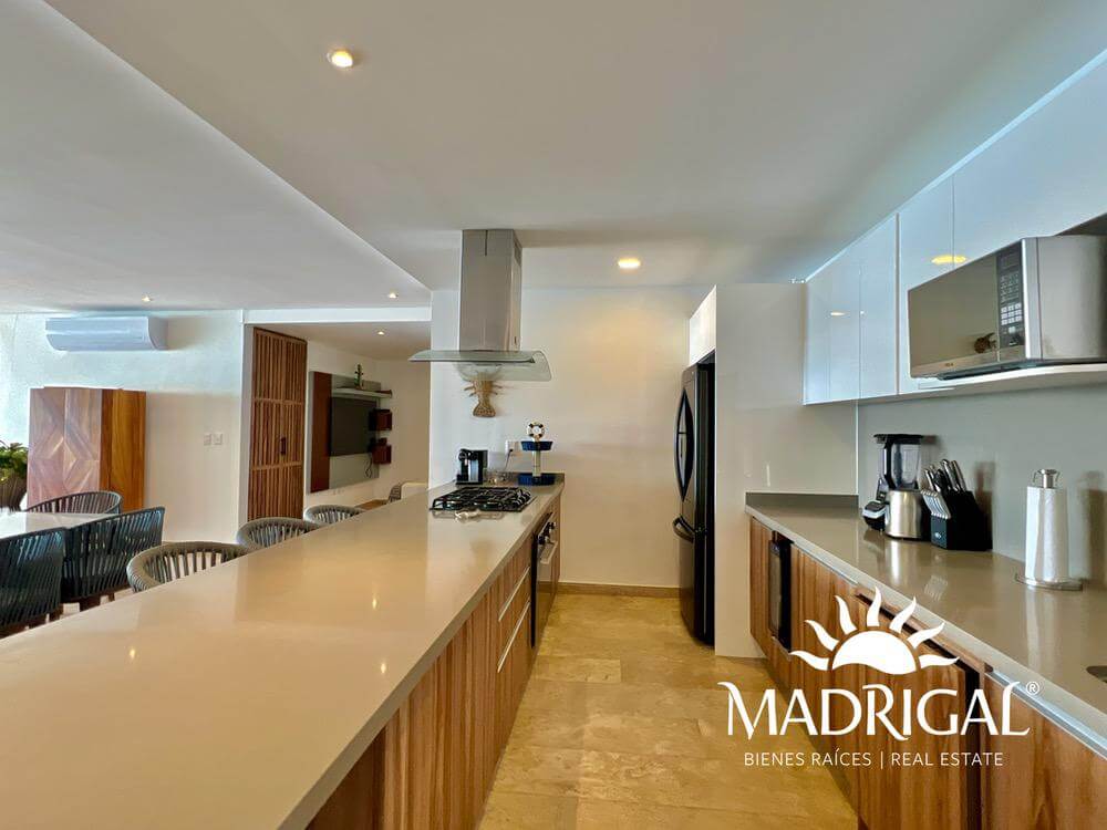 Ikaroa | Three-bedroom beachfront apartment for sale