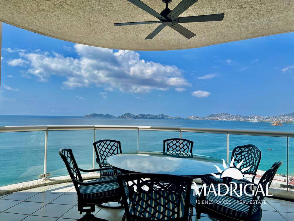 Century Resort, Departamento en venta en la bahía de Acapulco frente al mar