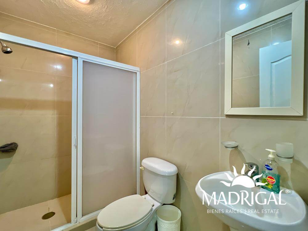 Diamante Lakes, departamento en nivel jardín de dos recamaras con acceso a la alberca