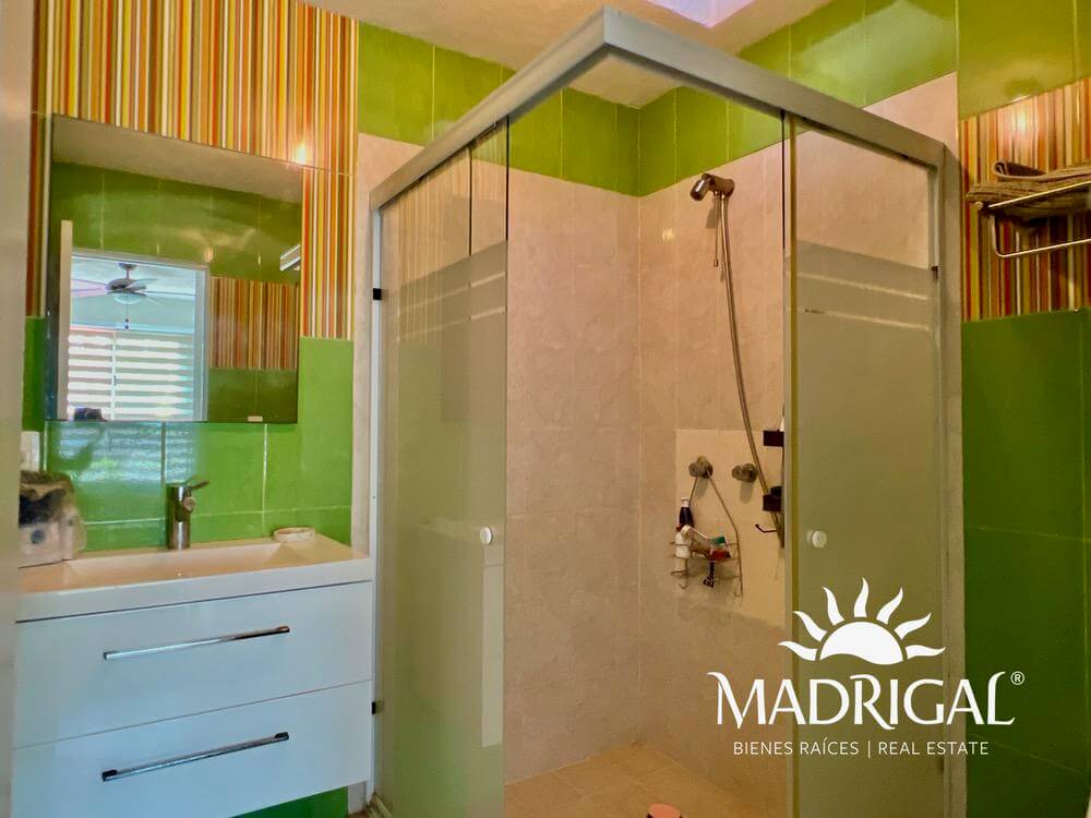 Marina Diamante, Villa en venta en esquina con amplio jardín, junto a la laguna de Tres Palos