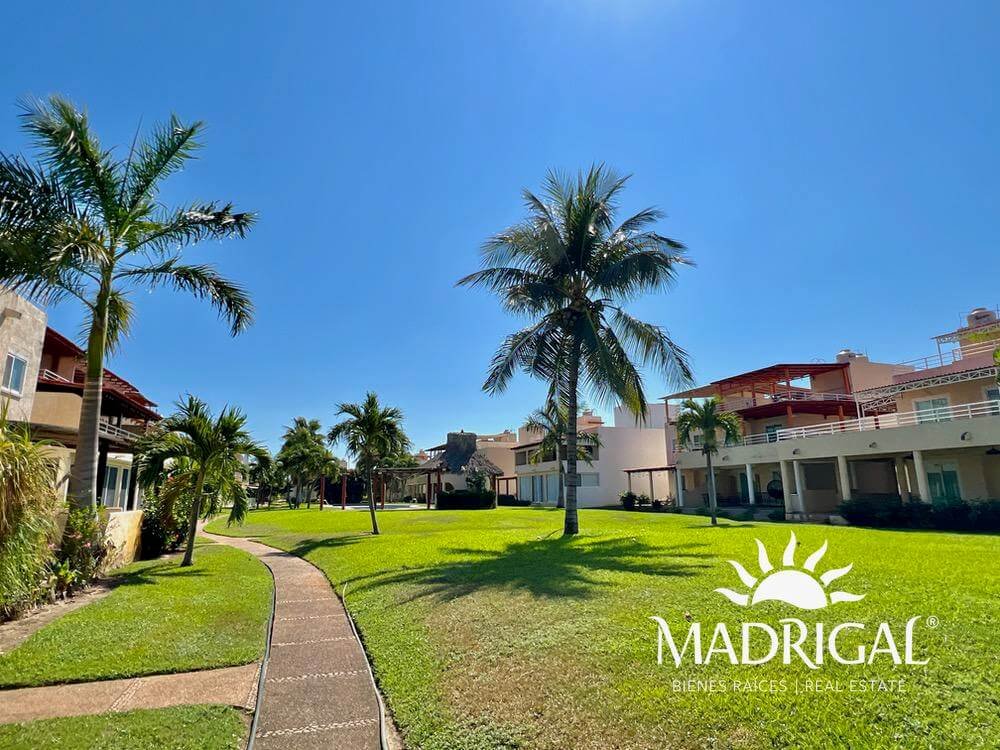 Marina Diamante, Villa en venta en esquina con amplio jardín, junto a la laguna de Tres Palos