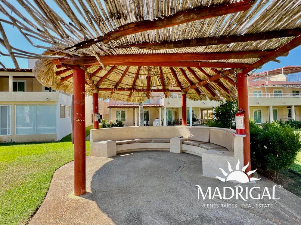 Marina Diamante, Villa en venta en esquina con amplio jardín, junto a la laguna de Tres Palos