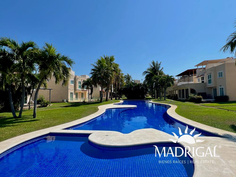 Marina Diamante, Villa en venta en esquina con amplio jardín, junto a la laguna de Tres Palos