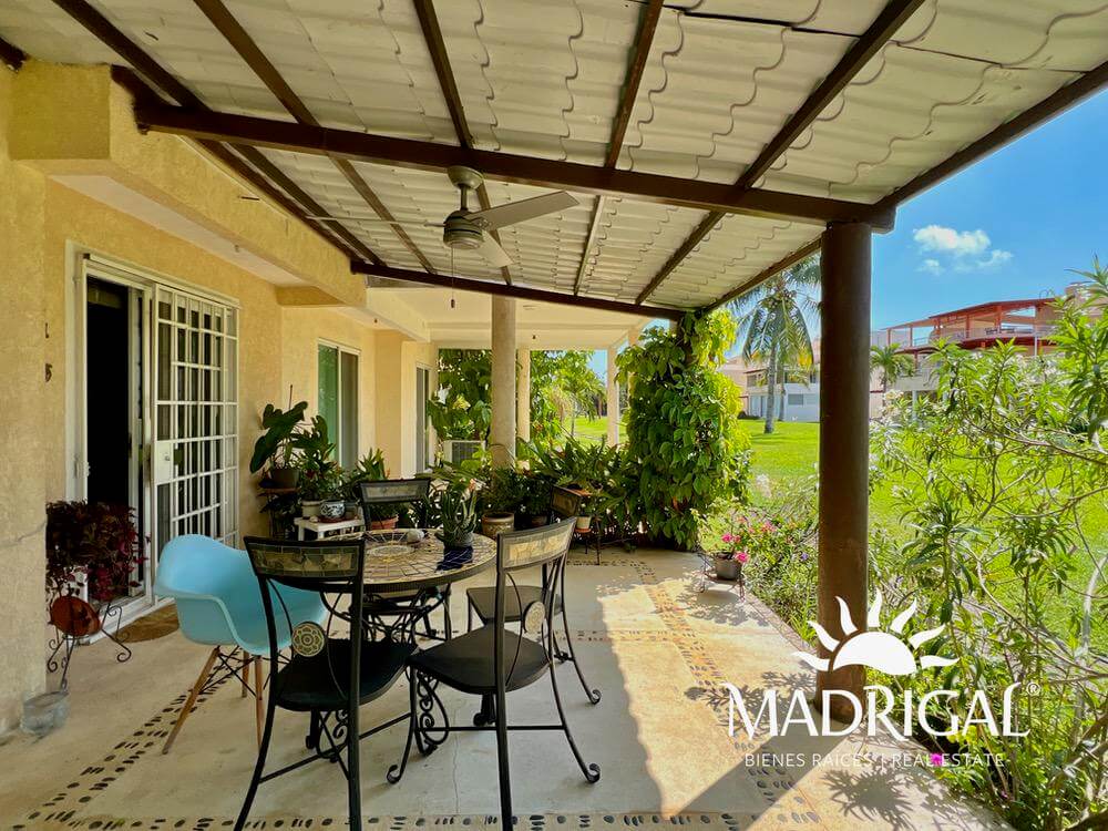 Marina Diamante, Villa en venta en esquina con amplio jardín, junto a la laguna de Tres Palos