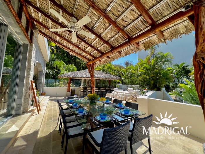 Vista Real | Exclusivo departamento en venta de seis recamaras en dos niveles, frente al mar