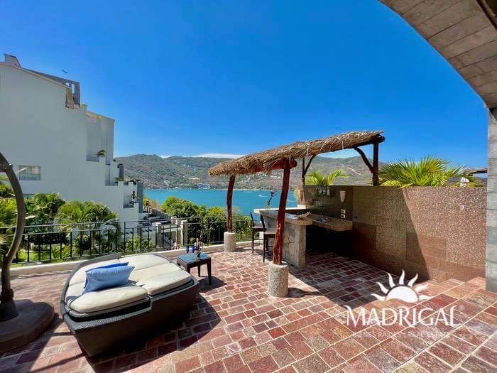 Vista Real | Exclusivo departamento en venta de seis recamaras en dos niveles, frente al mar