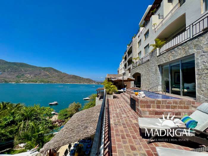 Vista Real | Exclusivo departamento en venta de seis recamaras en dos niveles, frente al mar