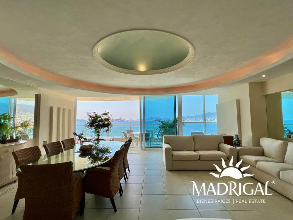 Condominio La Jolla, departamento de cuatro recamaras frente a la playa