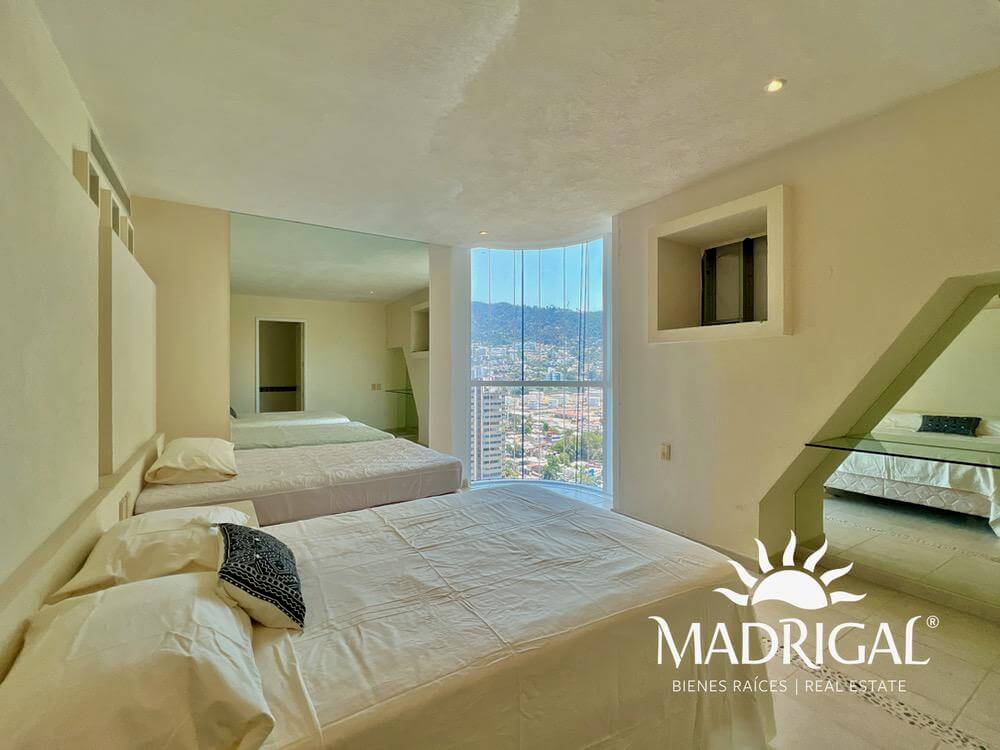 Condominio La Jolla, departamento de cuatro recamaras frente a la playa