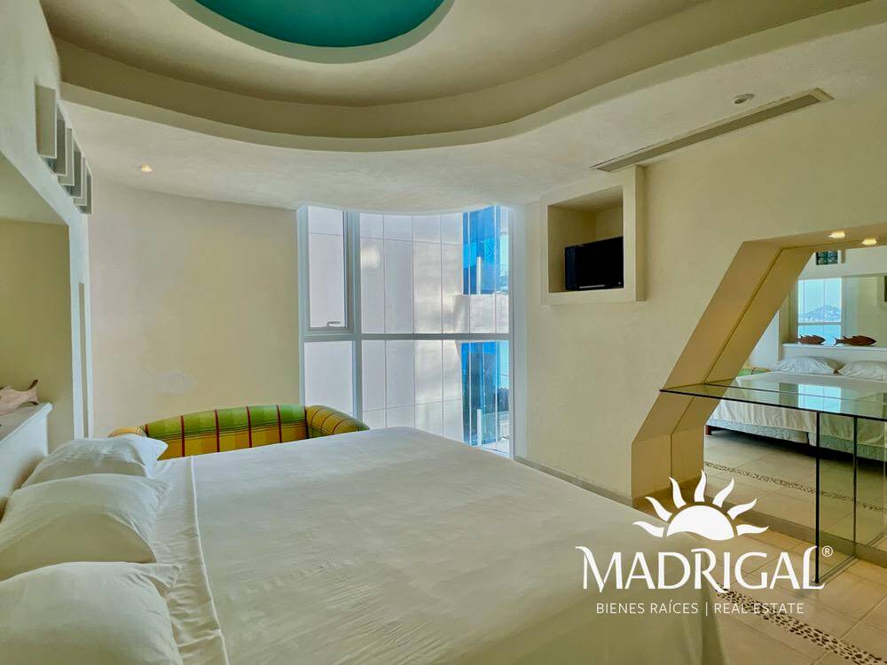 Condominio La Jolla, departamento de cuatro recamaras frente a la playa