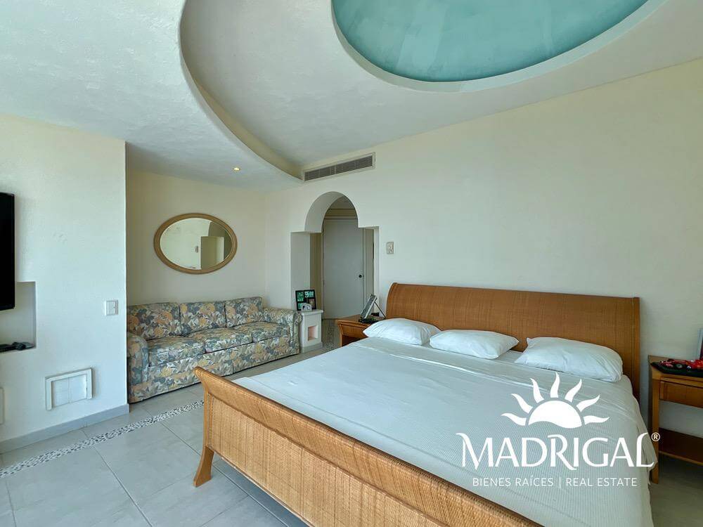 Condominio La Jolla, departamento de cuatro recamaras frente a la playa