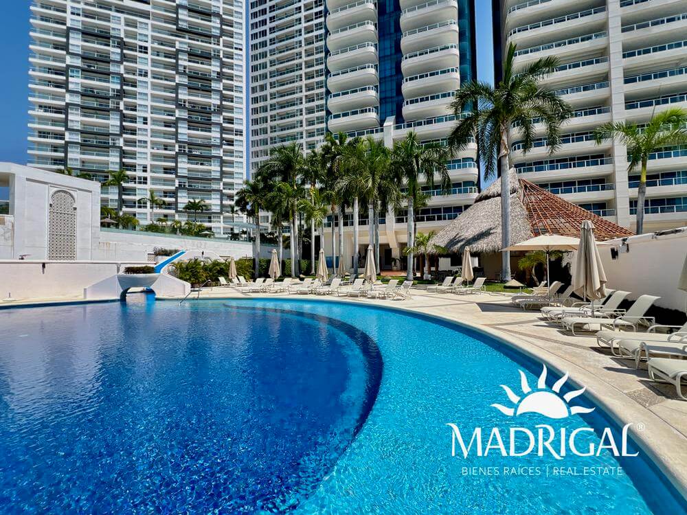 Condominio La Jolla, departamento de cuatro recamaras frente a la playa