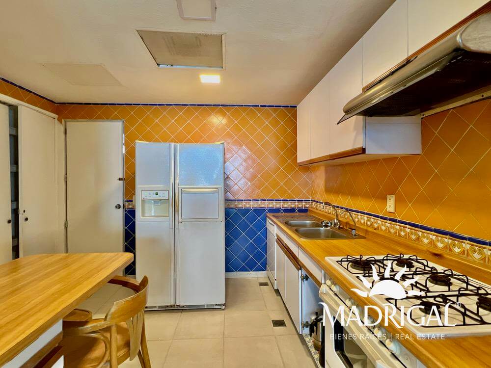 Condominio La Jolla, departamento de cuatro recamaras frente a la playa