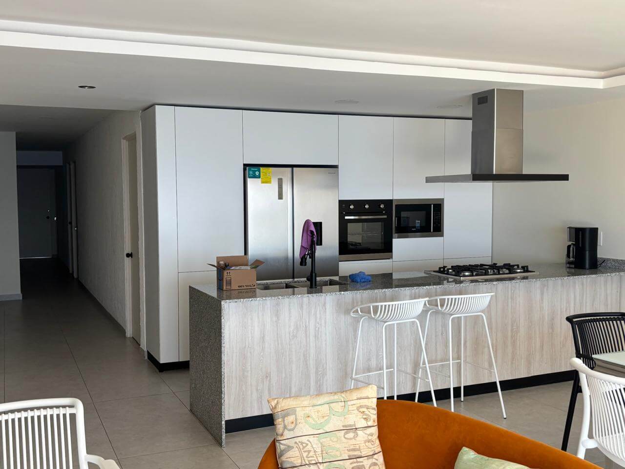 & Antibes | Departamento remodelado en venta en la bahía de Acapulco de tres recamaras