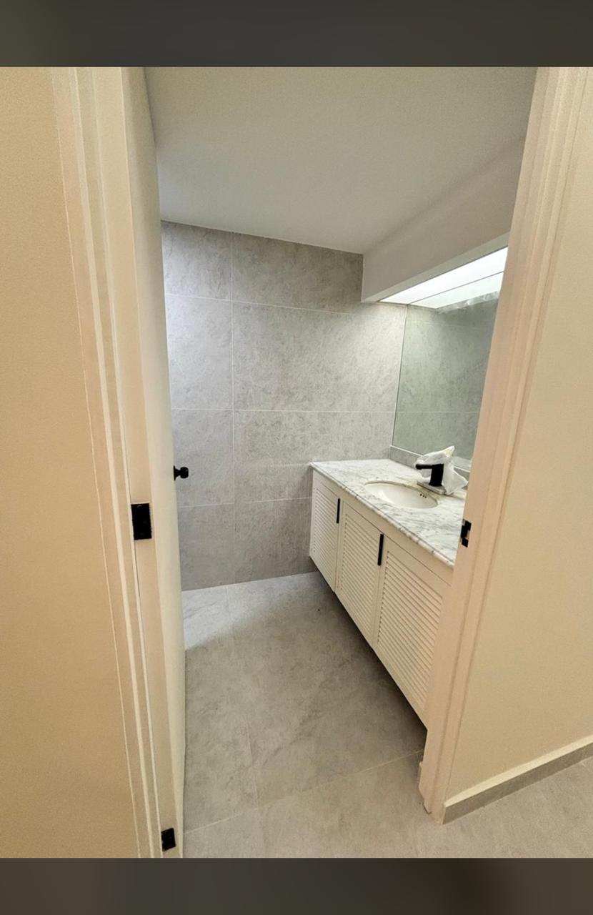 & Antibes | Departamento remodelado en venta en la bahía de Acapulco de tres recamaras