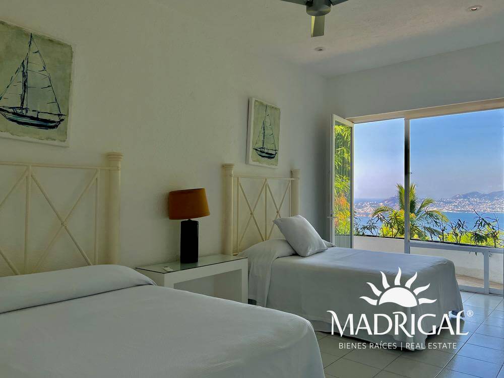 Casa en venta en las Brisas Sección la Concha en Acapulco, con vista a la bahía