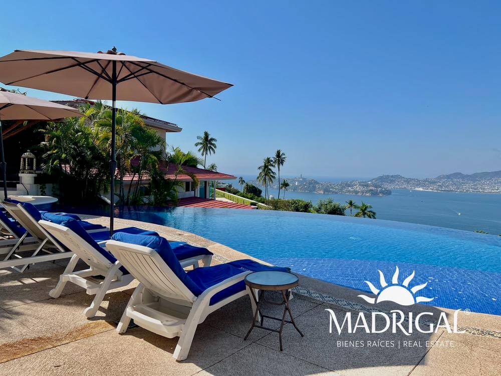Casa en venta en las Brisas Sección la Concha en Acapulco, con vista a la bahía