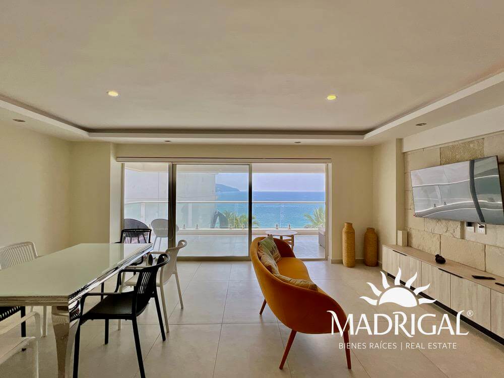 & Antibes | Departamento remodelado en venta en la bahía de Acapulco de tres recamaras